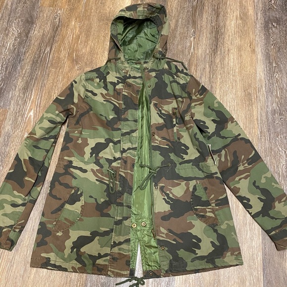 Charlotte Russe Jackets & Blazers - Charlotte Russe Camo Anorak Jacket